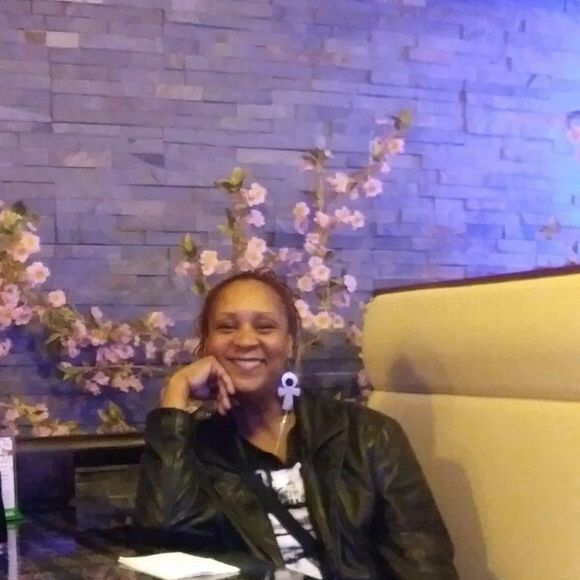 Meet your Posher, Ada - Picture 1 of 1